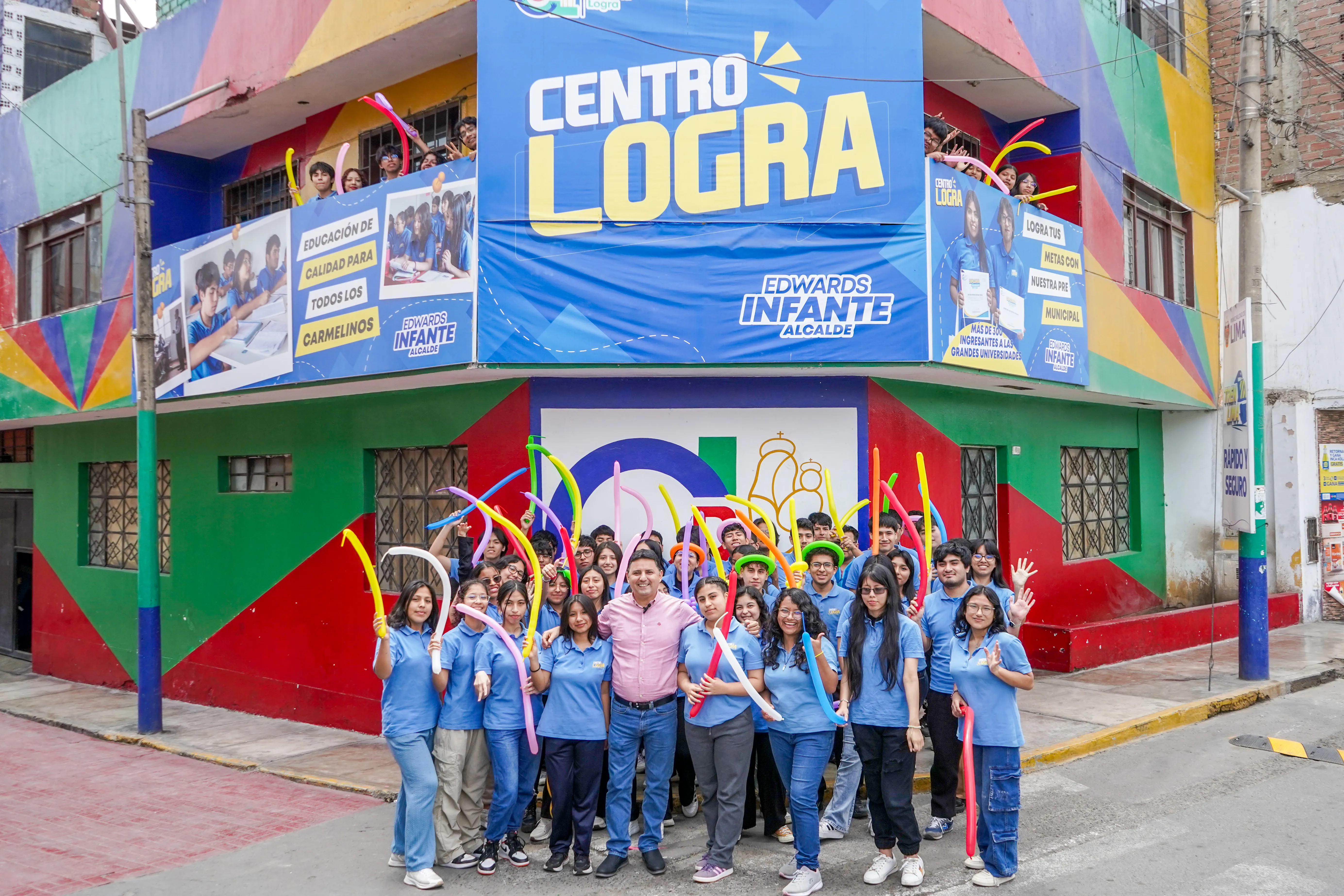 Beca Supérate Carmelino Logra — entrega a estudiantes