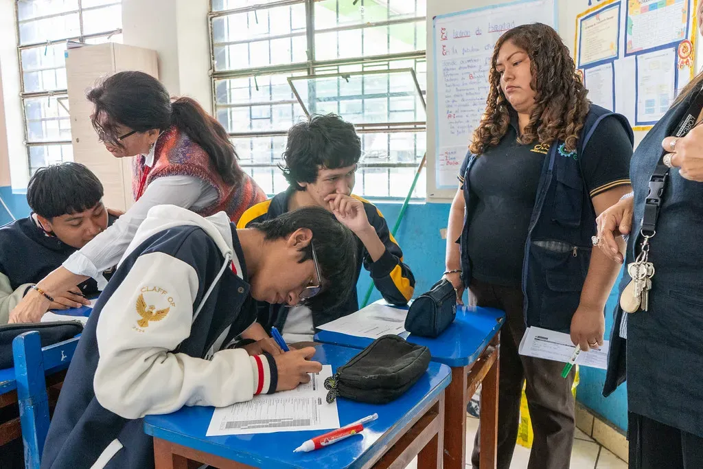 Centro LOGRA : El futuro de los jóvenes lo construimos juntos.